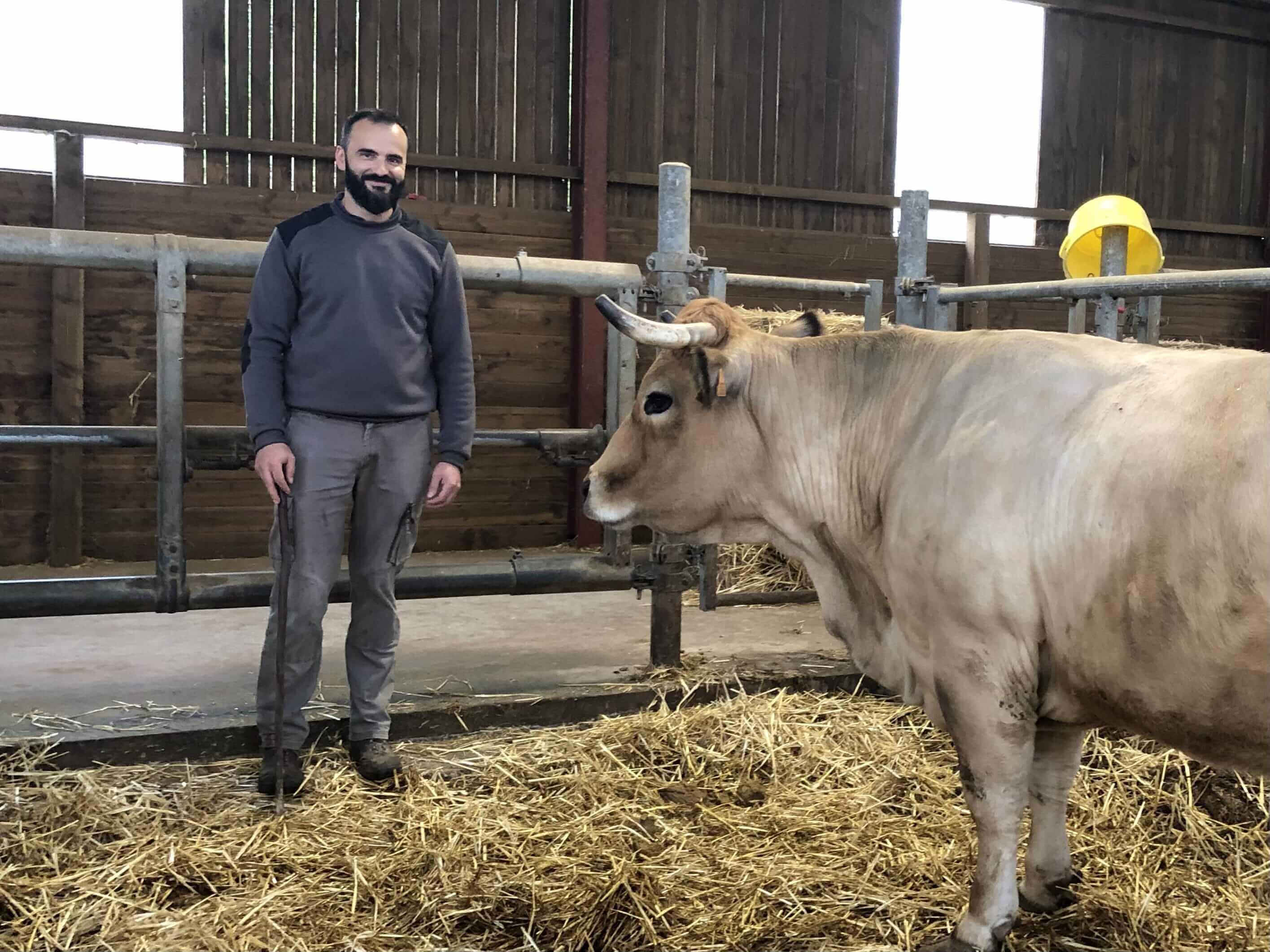 viste ferme photo Mathieu agriculteur et vache